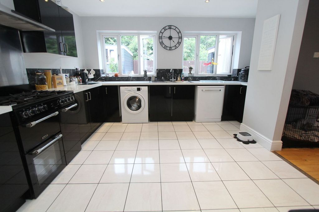 Property photo 3 of 33