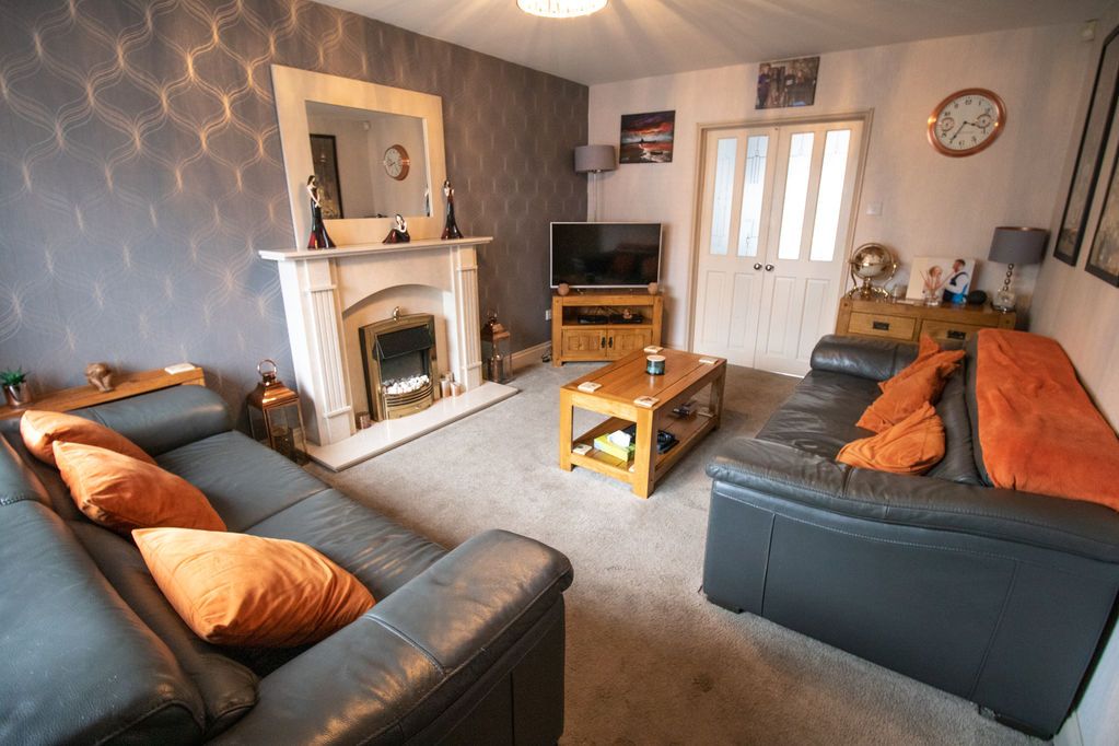 Property photo 3 of 25 Lounge