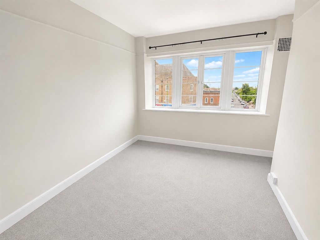 Property photo 3 of 6 811Ac580-Bc9D-4Fb1-A6B6-64Bff4Cdaa85.Png