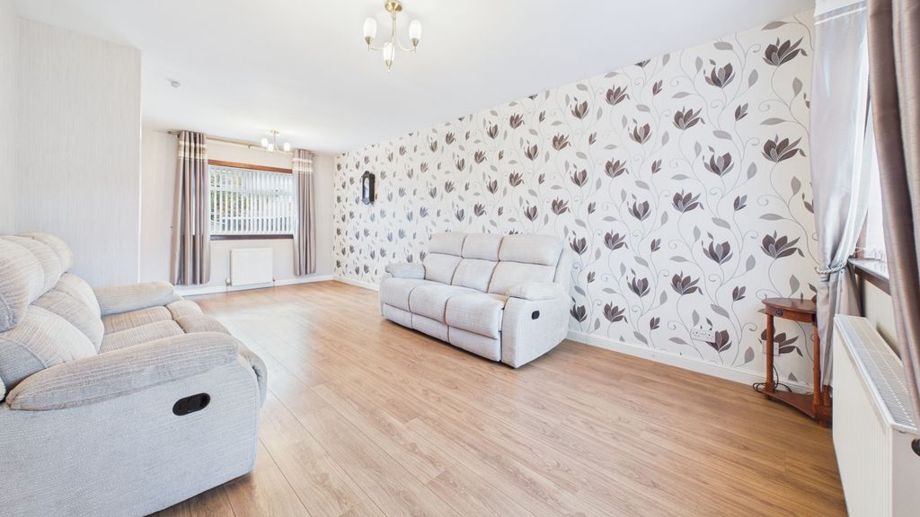 Property photo 3 of 18 Photo 8