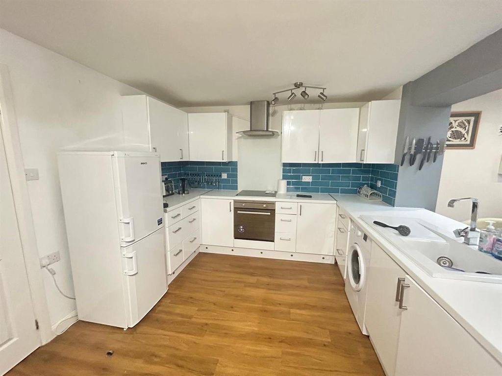 Property photo 3 of 10 d97445A9-02c6-48F7-Ad49-527A2F786445.Jpg