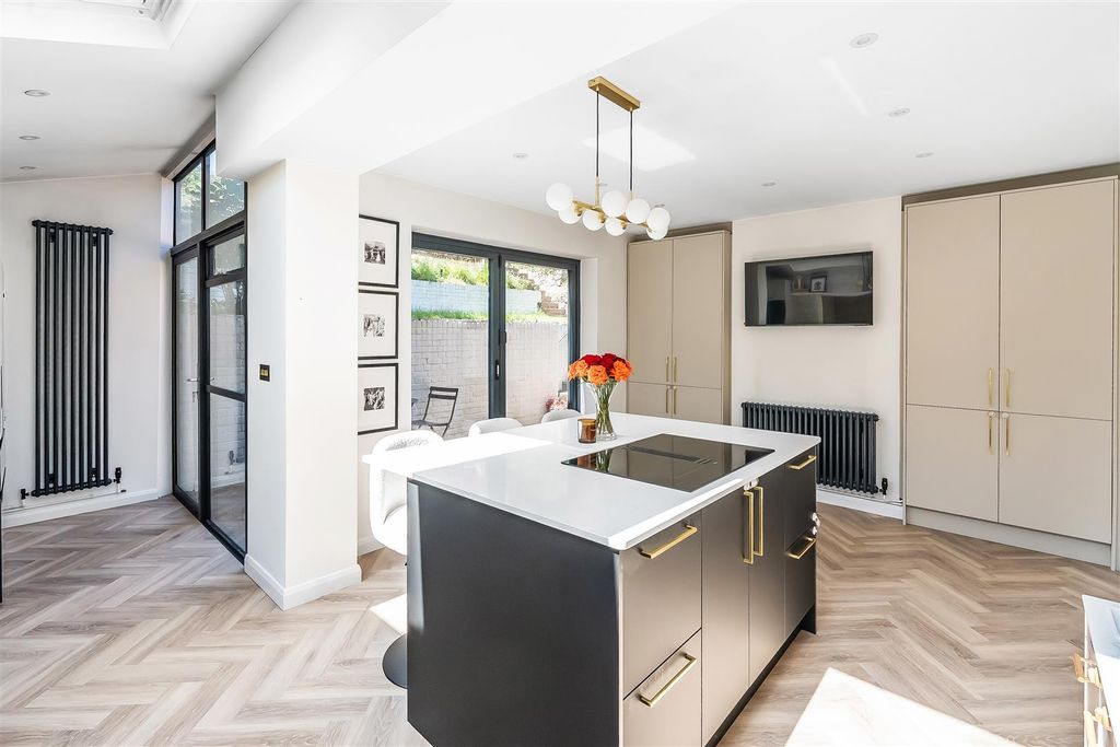 Property photo 2 of 19 Newlands-25.Jpg