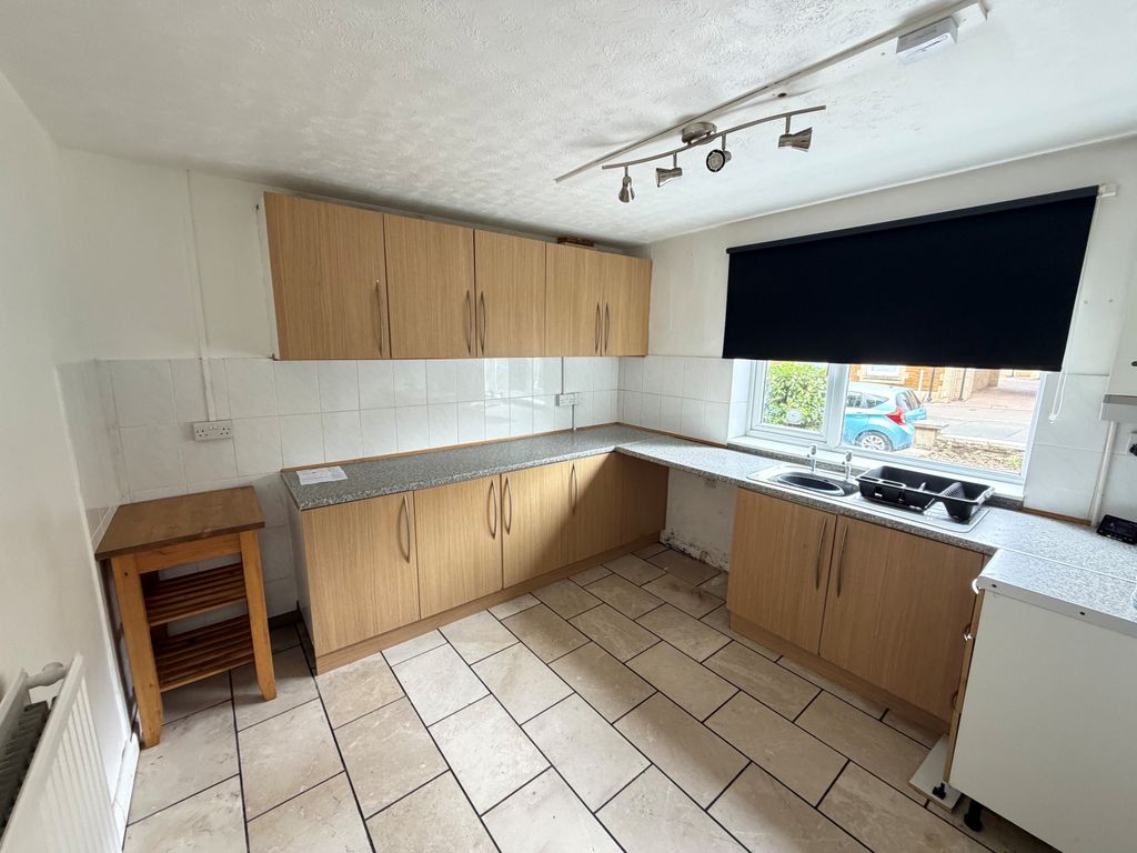 Property photo 3 of 8 Kitchen