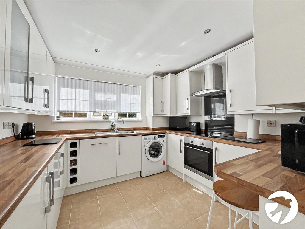 Property photo 2 of 24 Picture No. 12