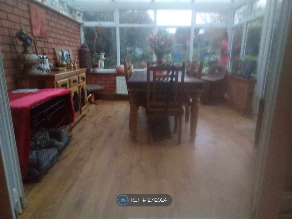 Property photo 2 of 8 Conservatory