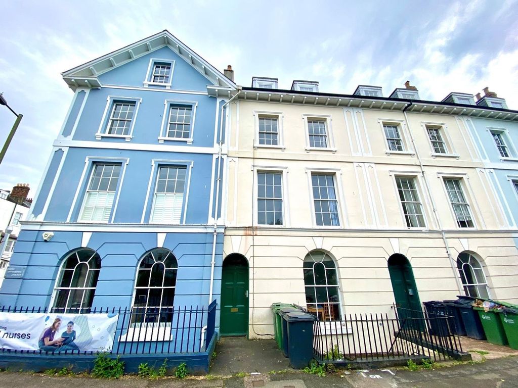 Property photo 1 of 10 Front Aspect