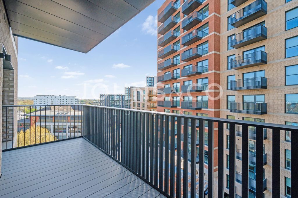 Property photo 2 of 13