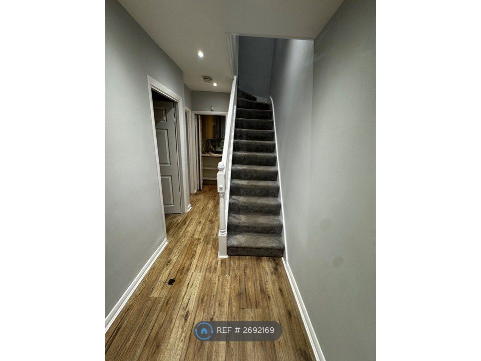 Property photo 1 of 14 Corridor