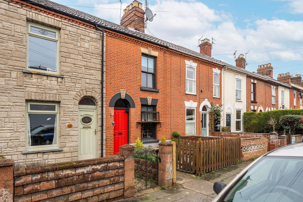 Property photo 1 of 17