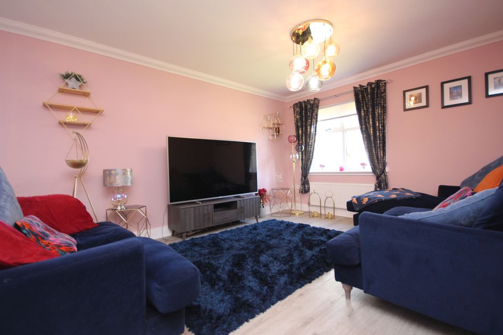 Property photo 3 of 27
