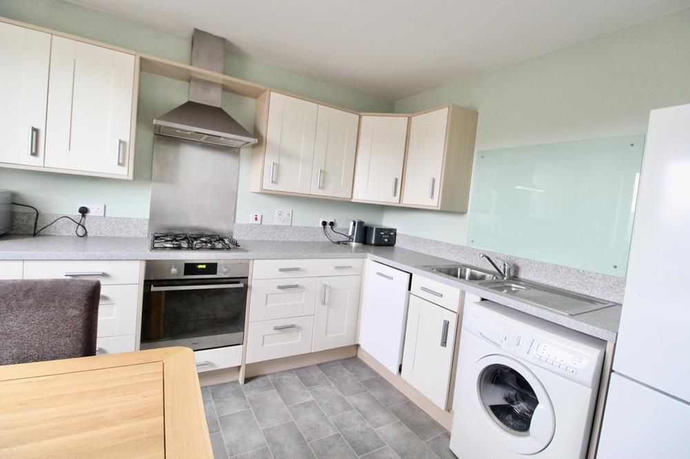 Property photo 3 of 7 Kitchen 2