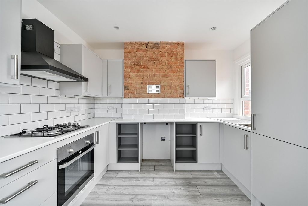 Property photo 2 of 7 Kitchen