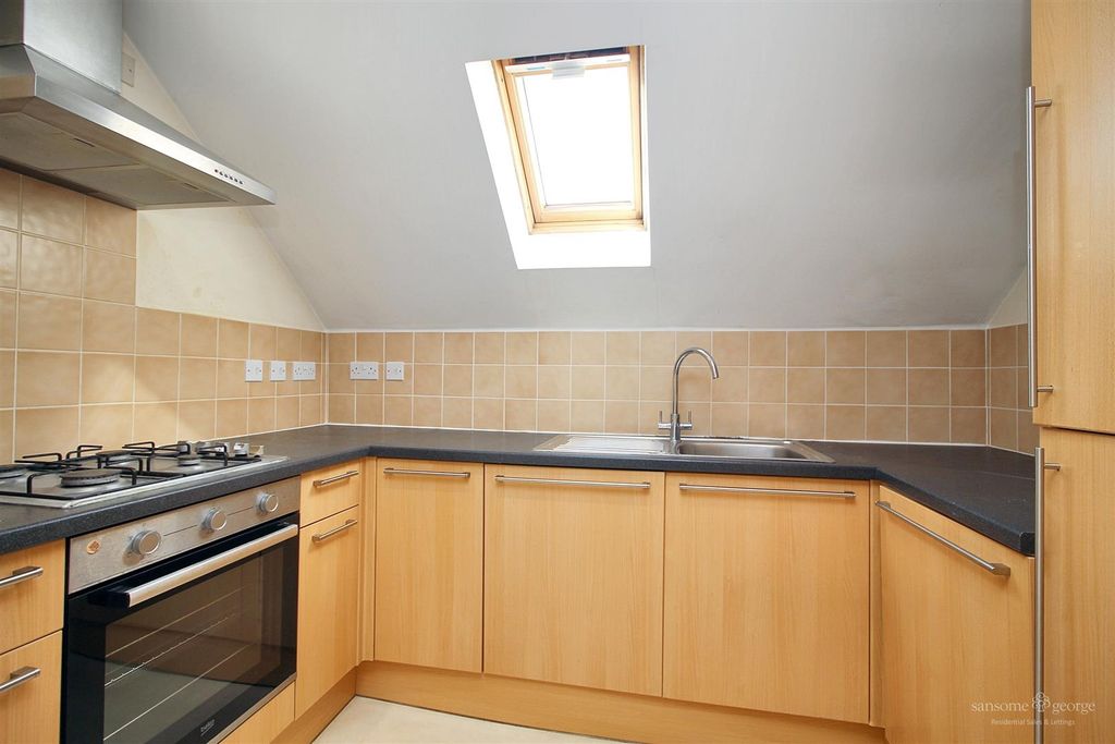 Property photo 2 of 10 Kitchen