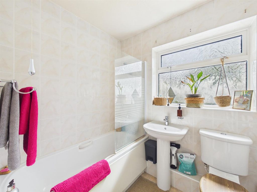 Property photo 2 of 12 Bathroom