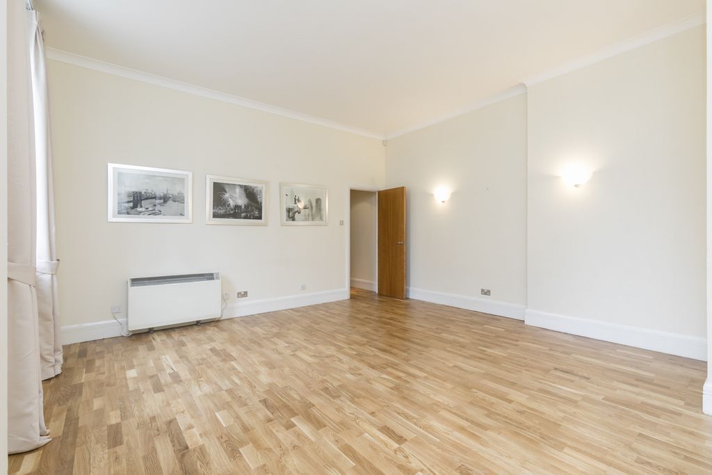 Property photo 1 of 14 Photo 6