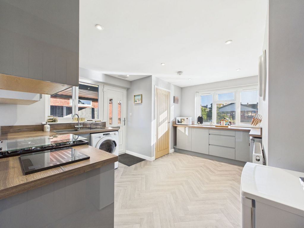 Property photo 2 of 27