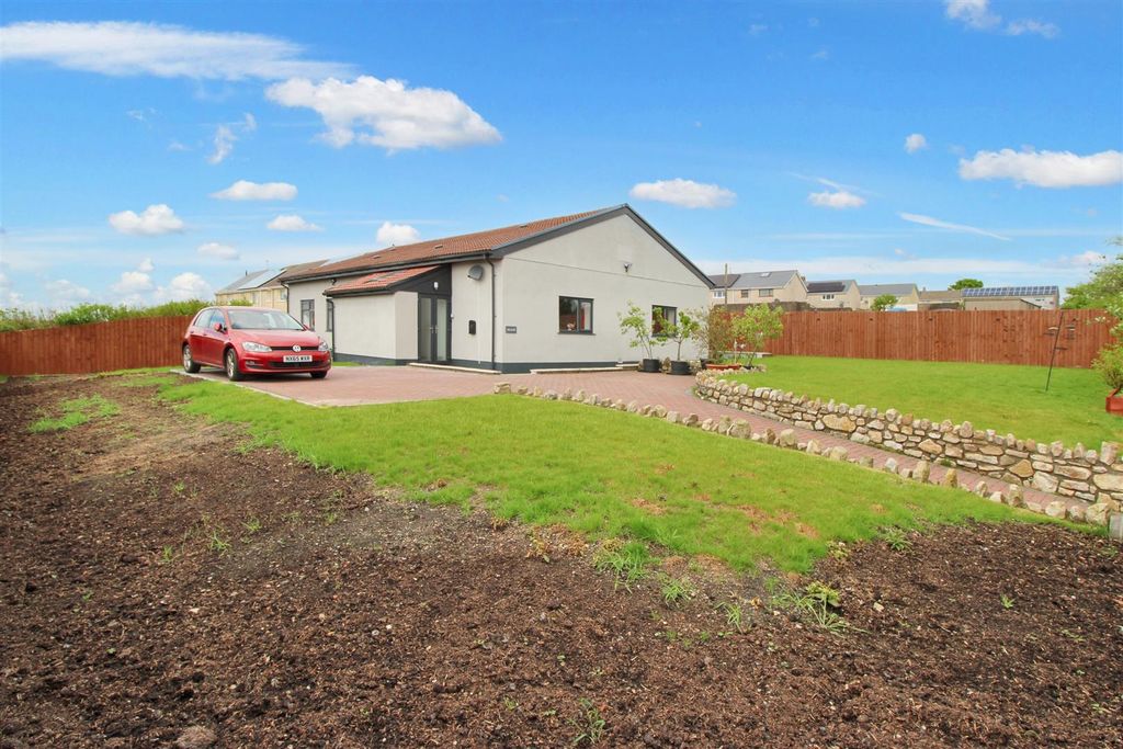 Property photo 2 of 28