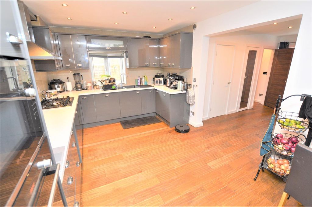 Property photo 2 of 14 Kitchen
