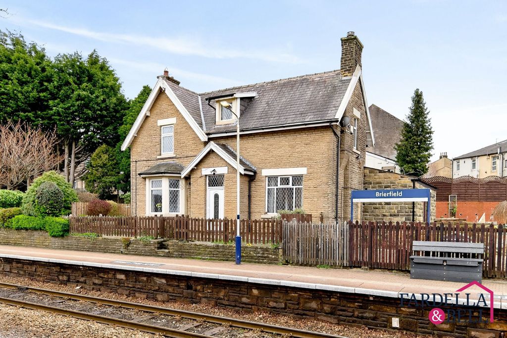 Property photo 1 of 20