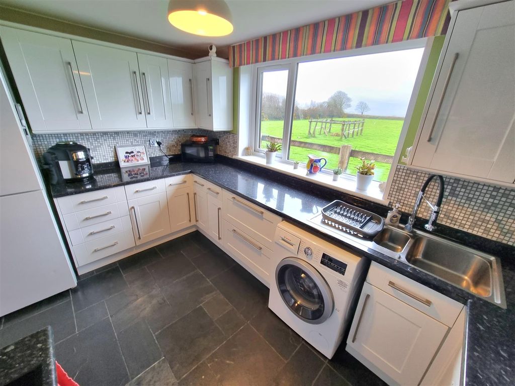 Property photo 3 of 32 Kitchen 1.Jpg