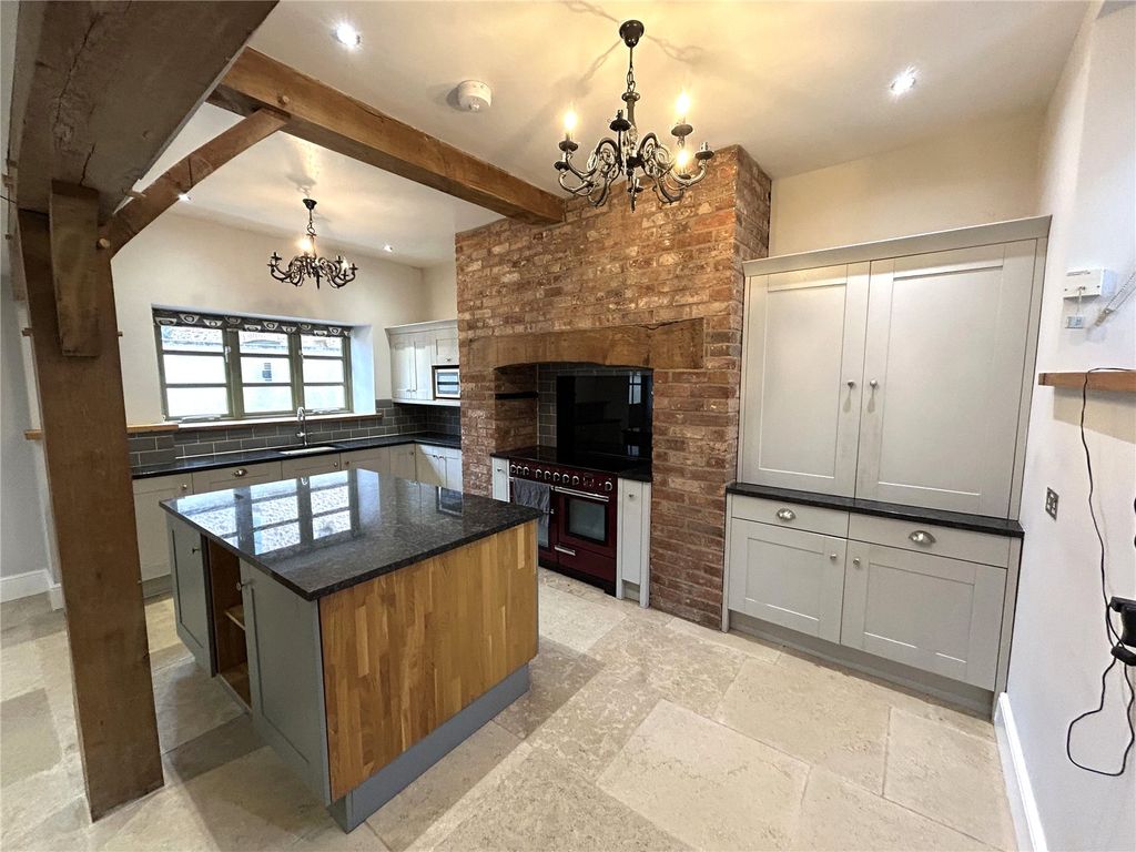 Property photo 3 of 33 Picture No. 21