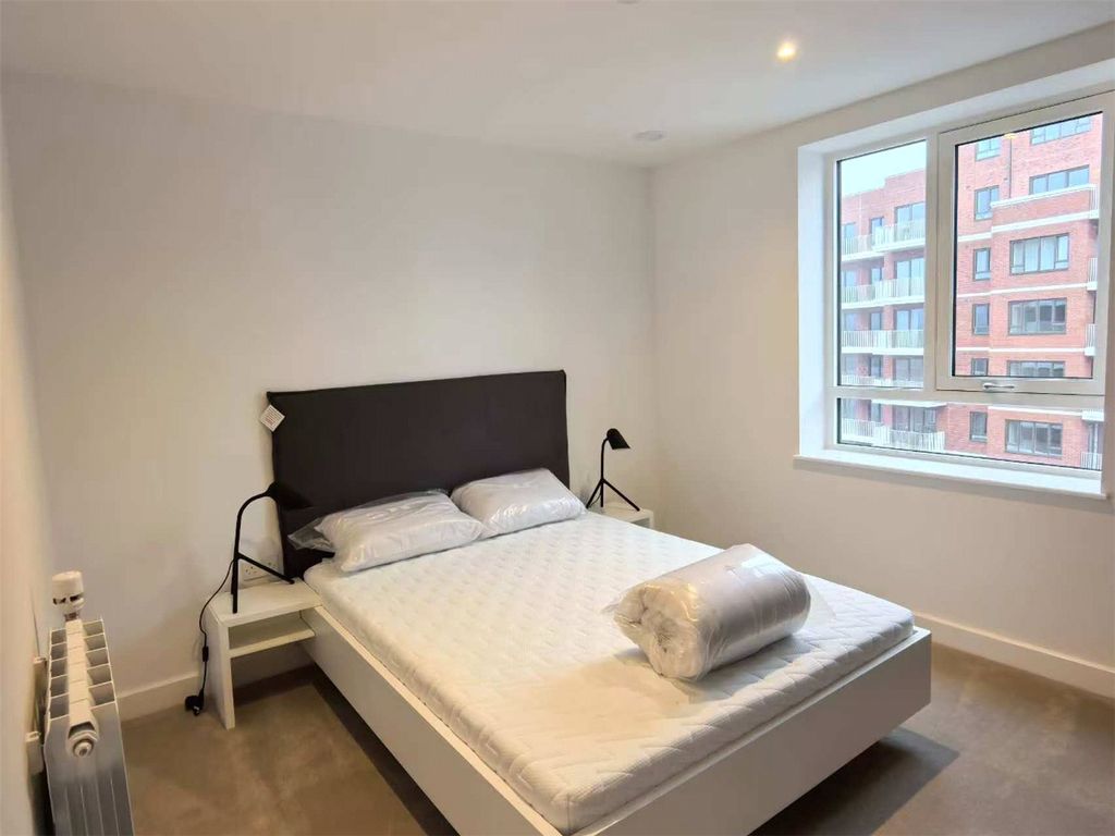 Property photo 2 of 8 Picture No. 12