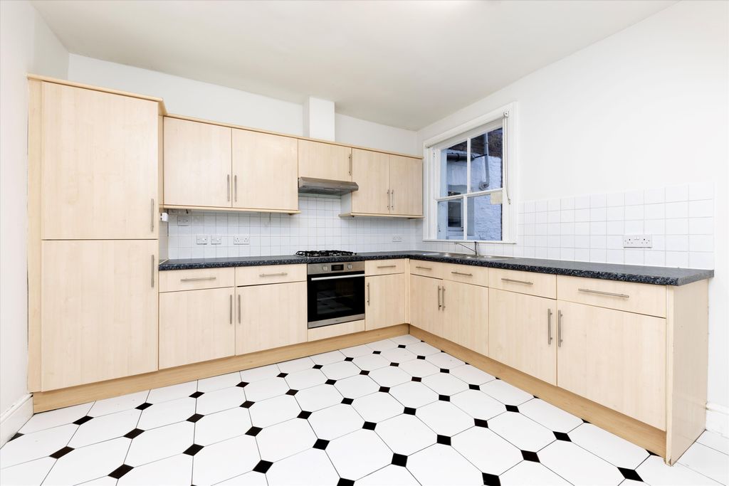 Property photo 3 of 13 Image