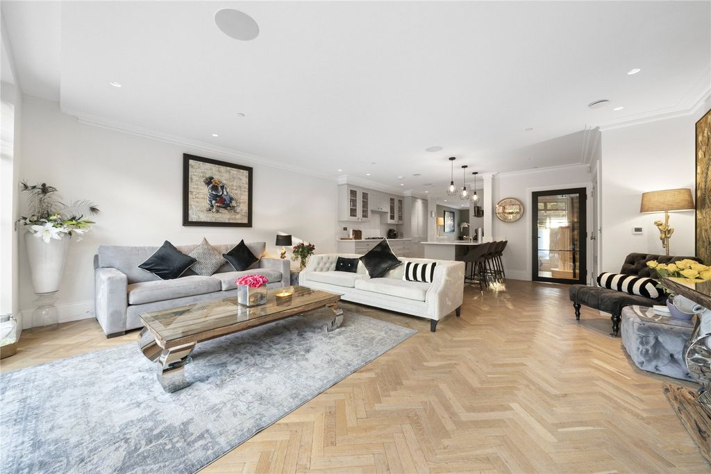 Property photo 2 of 19 Living Room