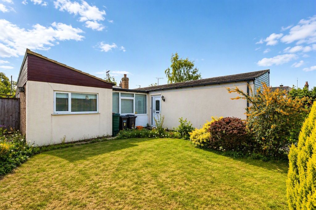 Property photo 1 of 13 Cwm Close