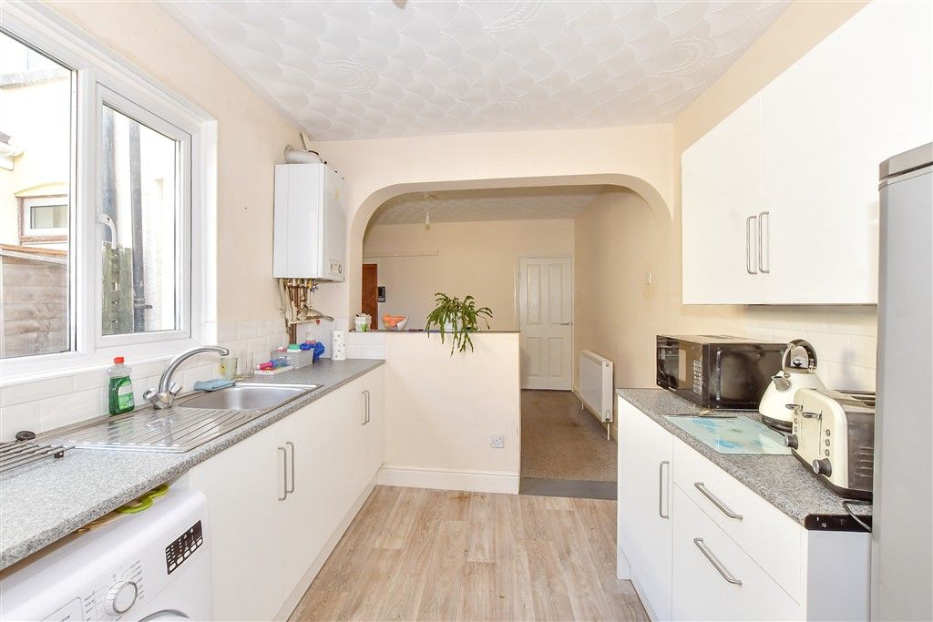Property photo 3 of 9 Kitchen