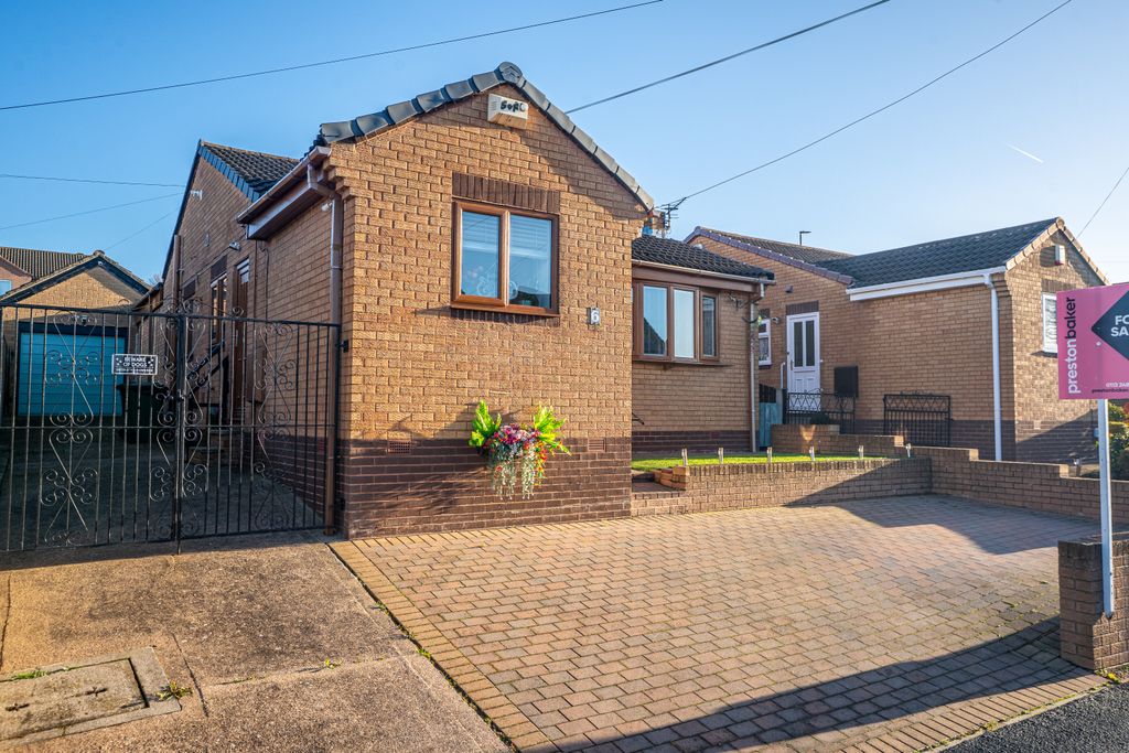 Property photo 2 of 32 6Sandfordroad2