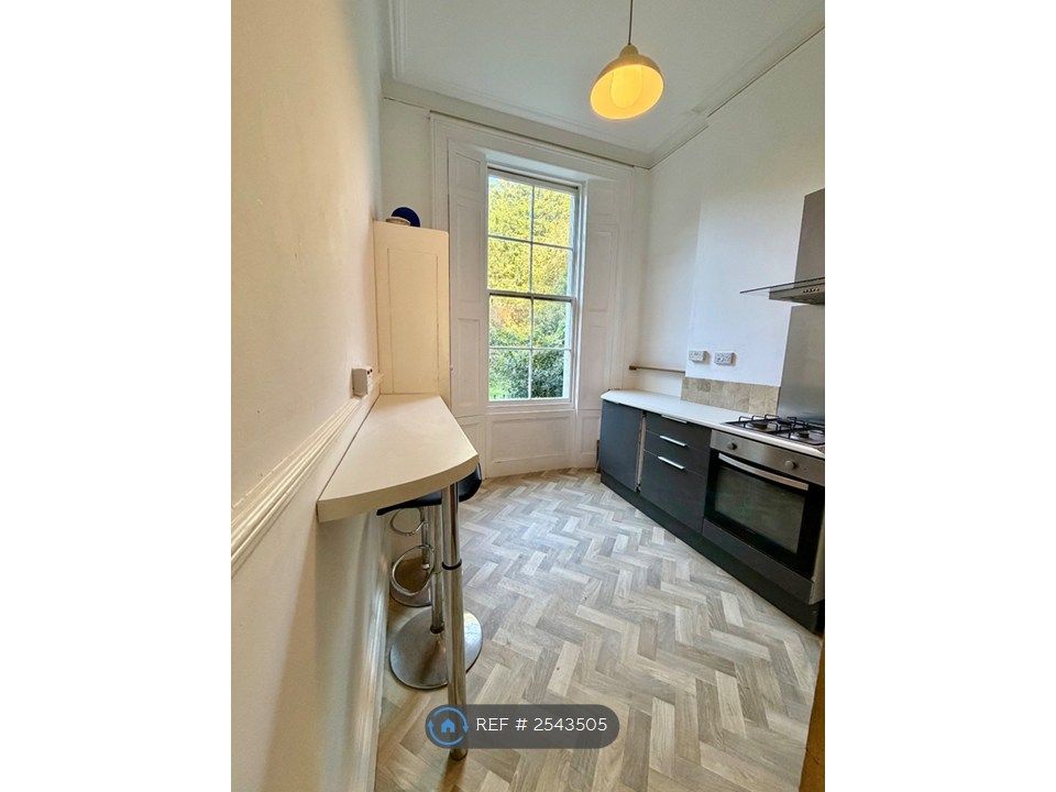 Property photo 3 of 14 Kitchen & Breakfast Bar