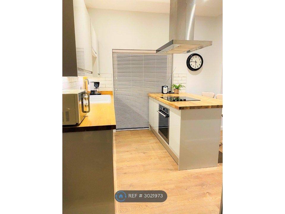 Property photo 3 of 13 Kitchen