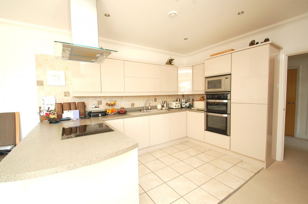 Property photo 2 of 6 Kitchen