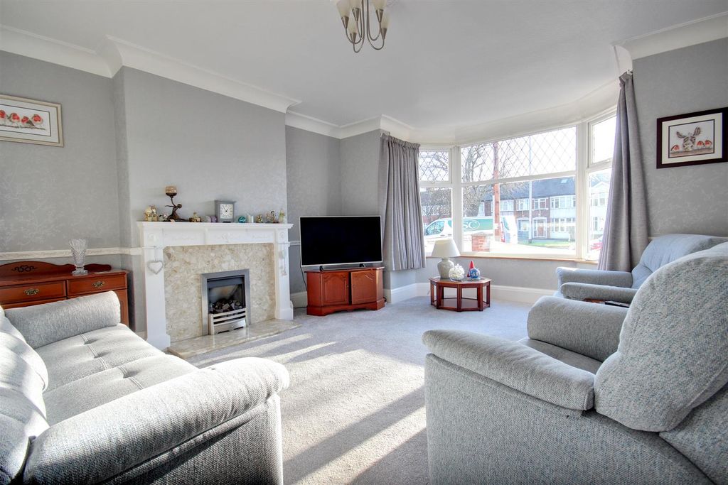 Property photo 2 of 16 Kingston Road (7).Jpg