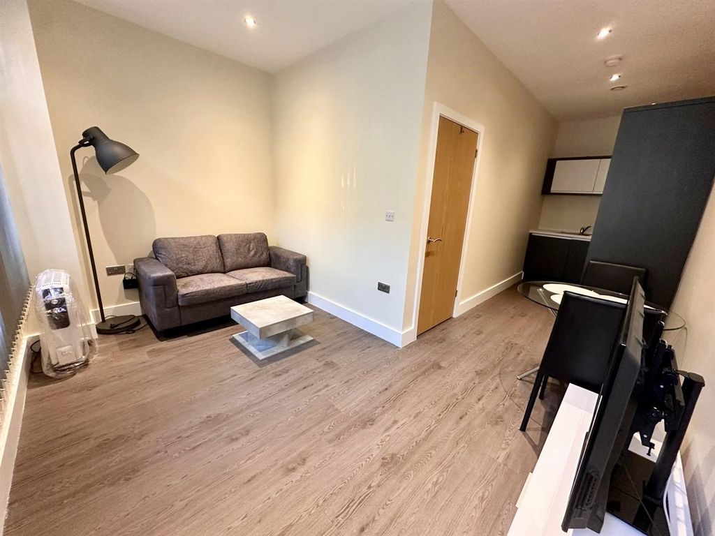 Property photo 1 of 10 A1002774-F8B5-4222-A91A-d2c00A7B0B2c.Jpg