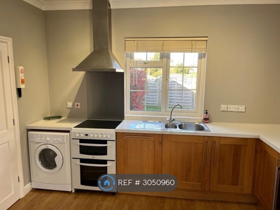 Property photo 2 of 12 Kitchen