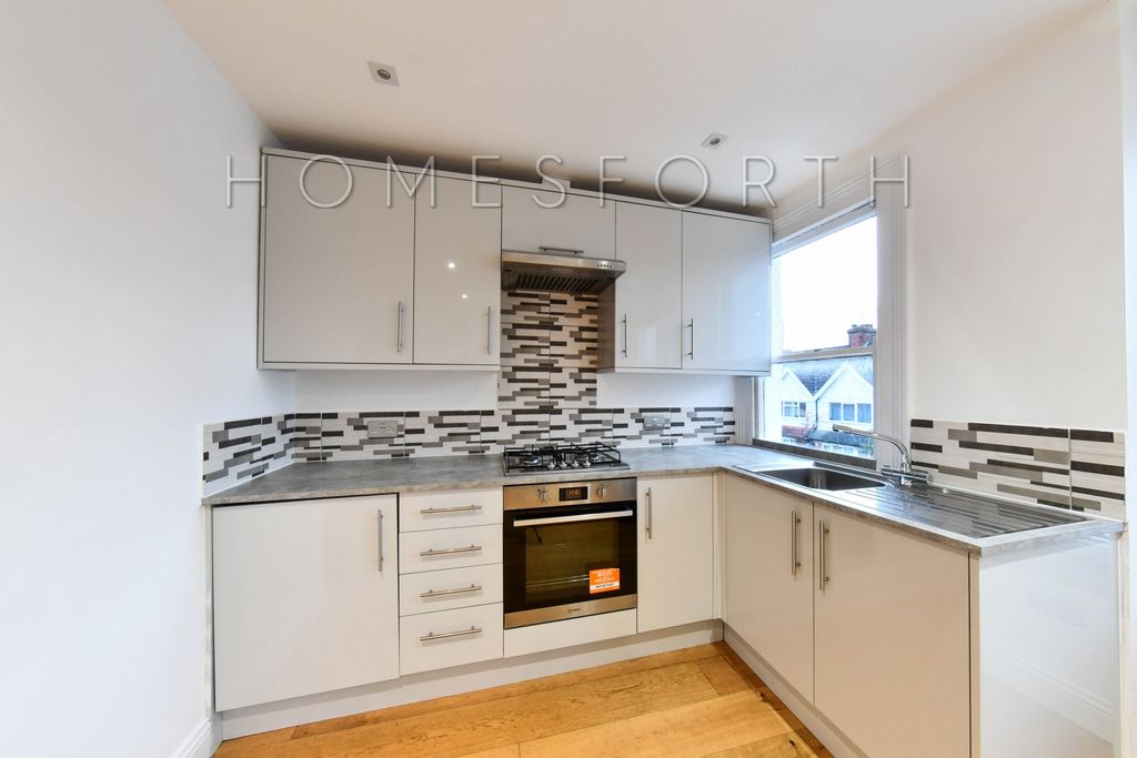 Property photo 3 of 11 Photo 7