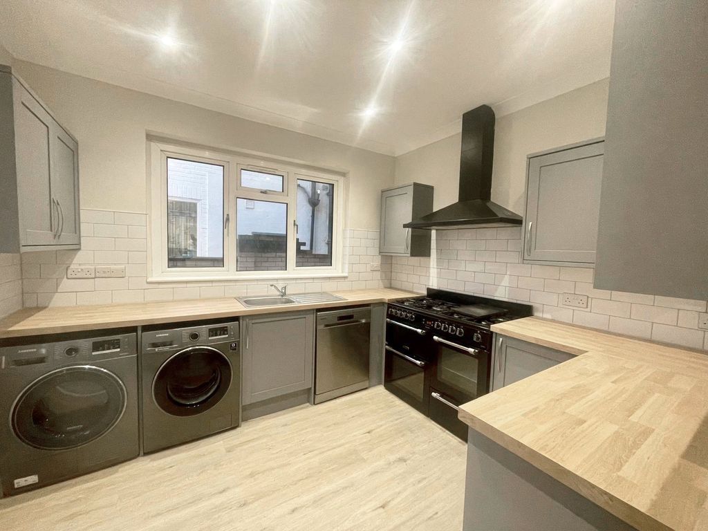 Property photo 3 of 17 Picture 3