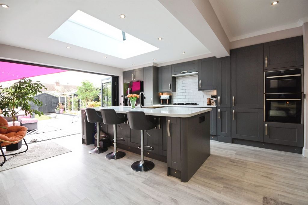 Property photo 2 of 21