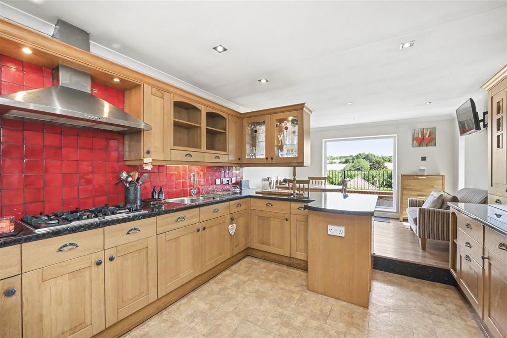 Property photo 3 of 15 18-Dammersley-Close-09.Jpg