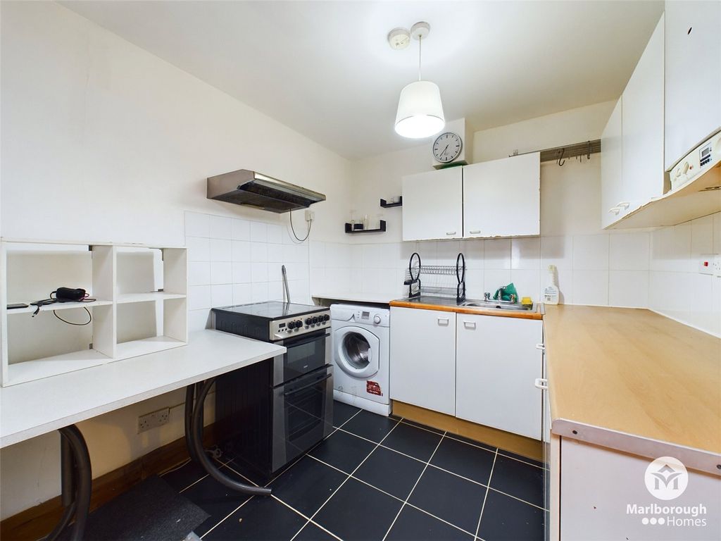 Property photo 3 of 11 Kitchen Area