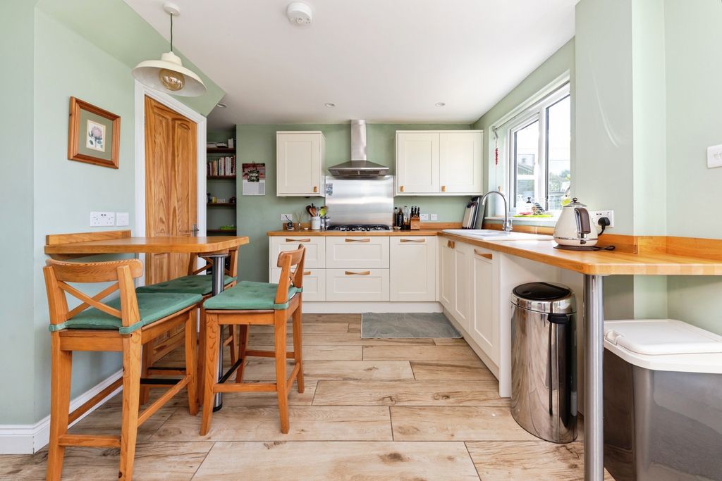 Property photo 3 of 26 Kitchen