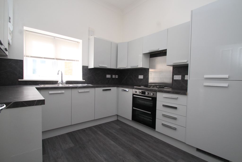 Property photo 1 of 6 Kitchen