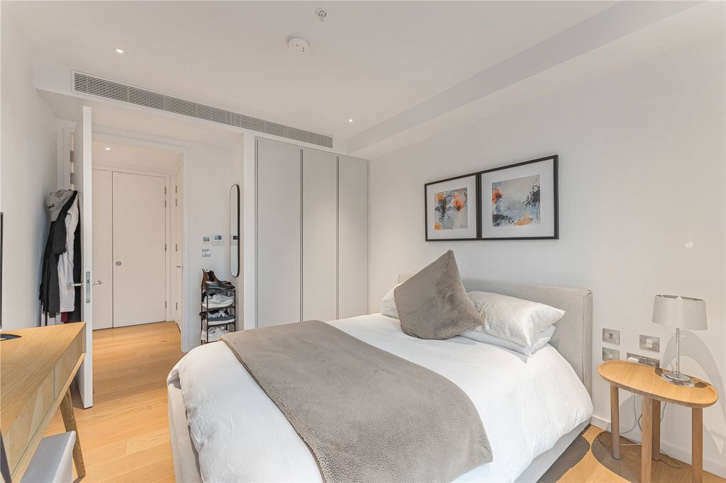 Property photo 3 of 19 Bedroom