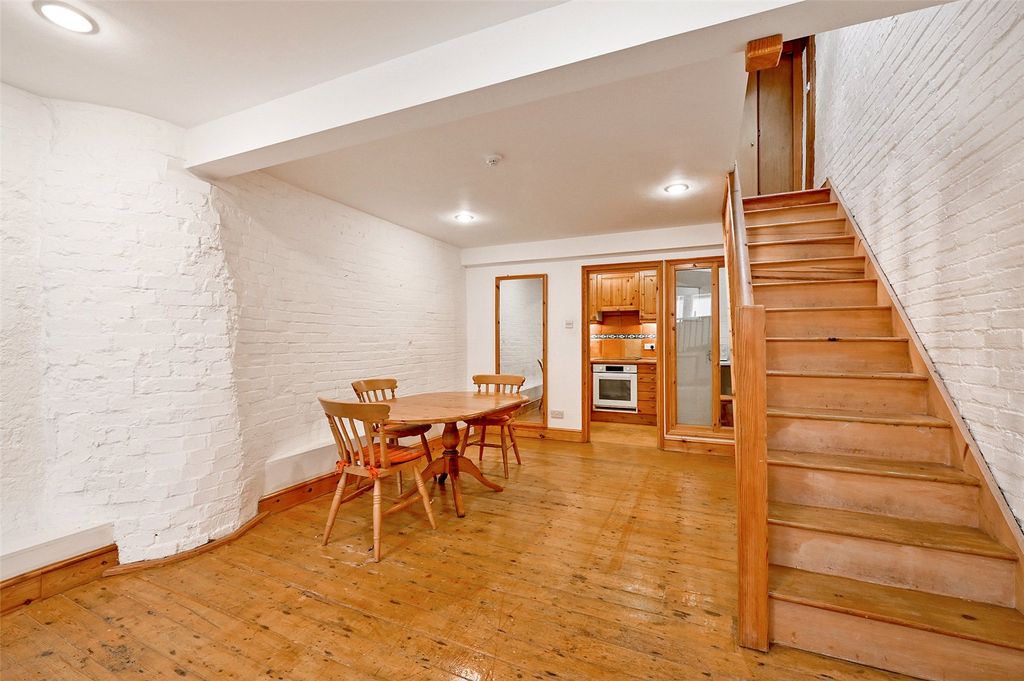 Property photo 3 of 11 Sitting/Dining Area