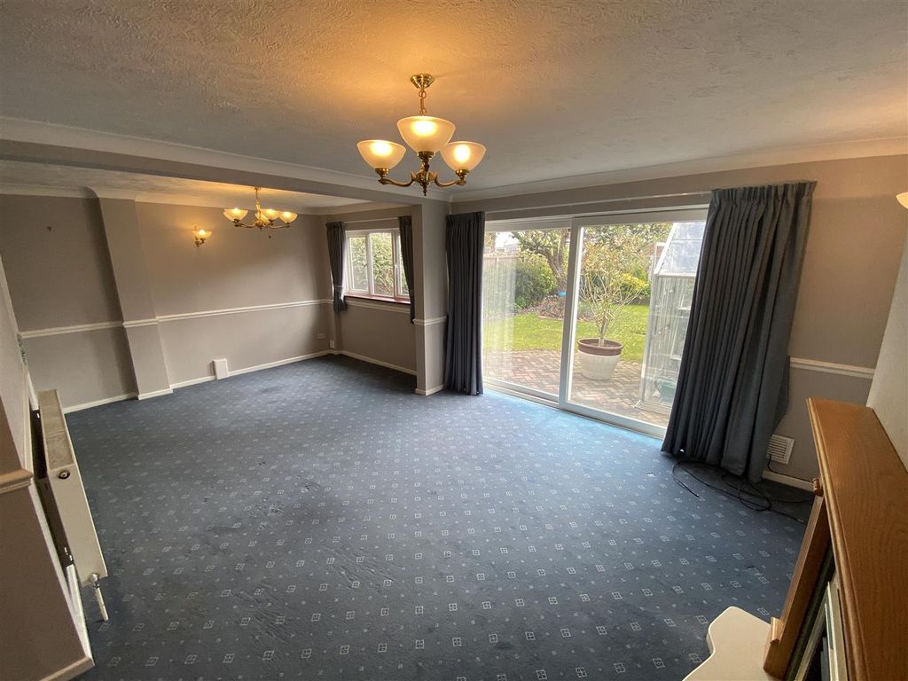 Property photo 2 of 12 Open Plan Lounge / Diner