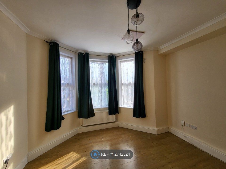 Property photo 2 of 8 Lounge