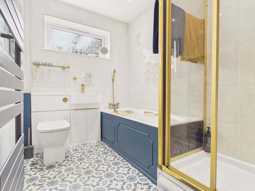 Property photo 3 of 15 Bathroom