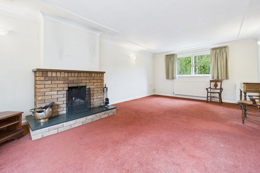 Property photo 2 of 27